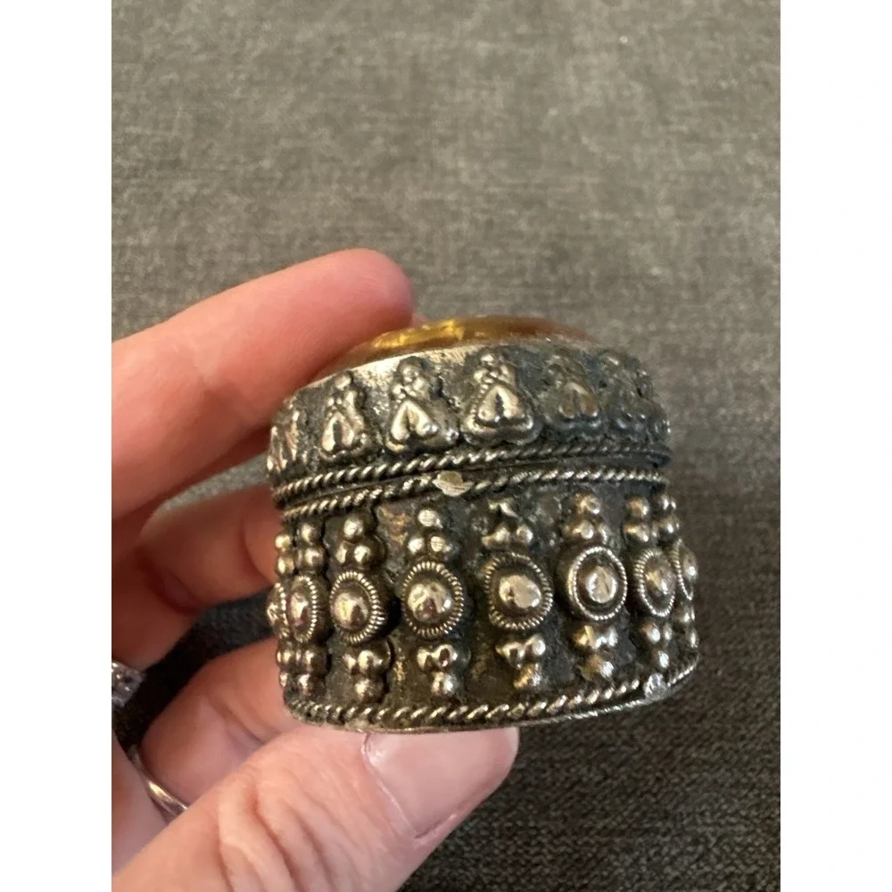 Vintage Metal Trinket Or Pill Box‎ W/Accent Stone Elephant